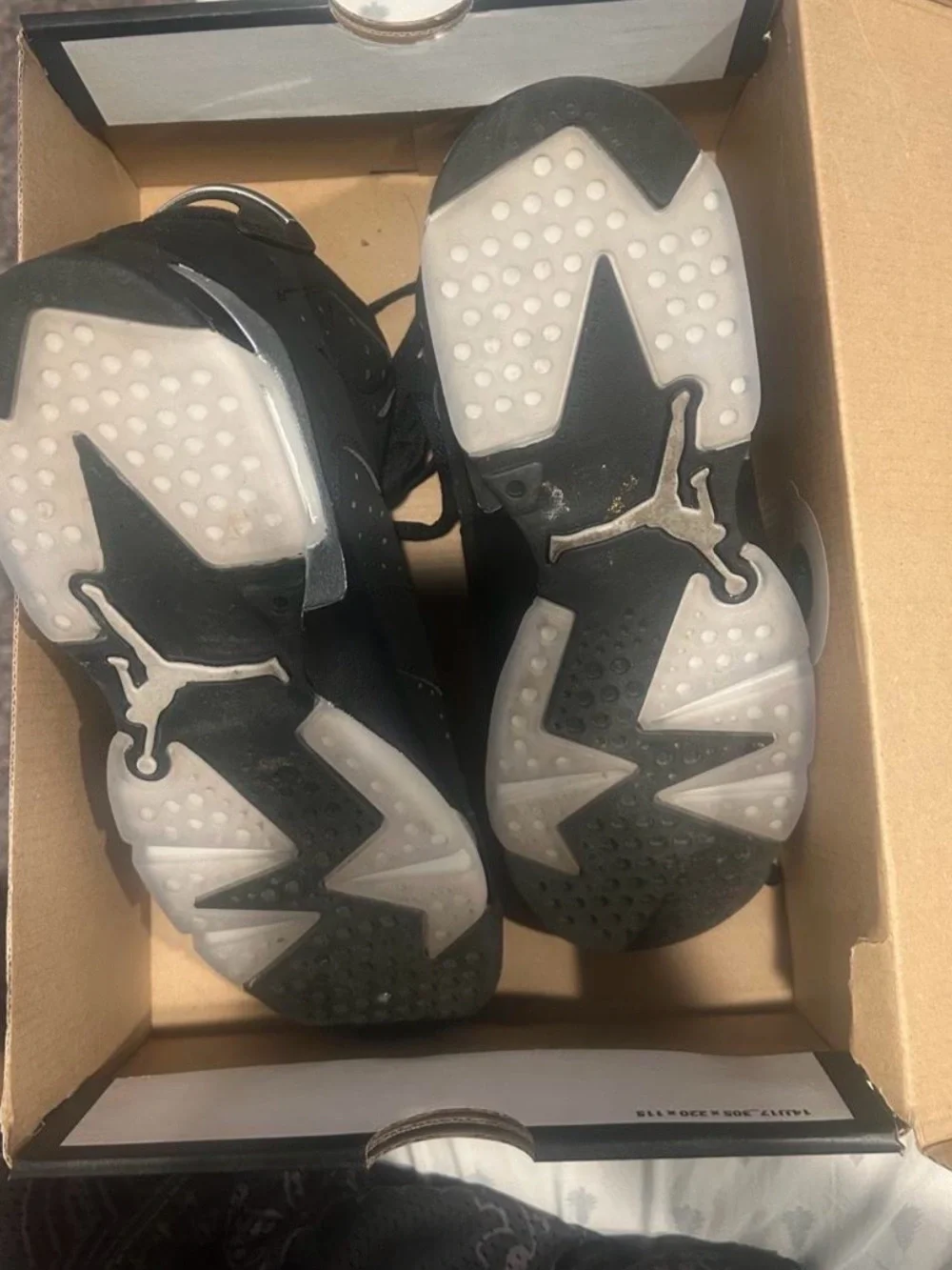 Jordan Men's 6 Black and Silver Basketball Sneakers